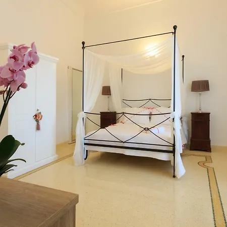 Palazzo Casto Relais 4* تافيانو